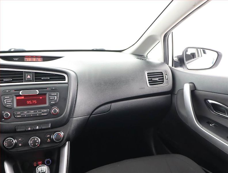 Kia Ceed (2015) 1.4 CRDi, po STK - fotka 8 z 17