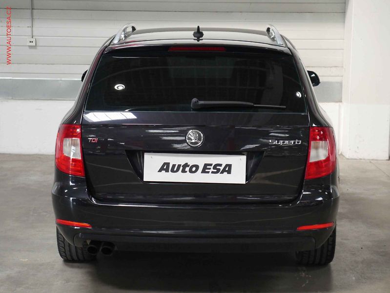 Škoda Superb (2011) 2.0 TDi, 1.maj, DSG, navi - fotka 5 z 23