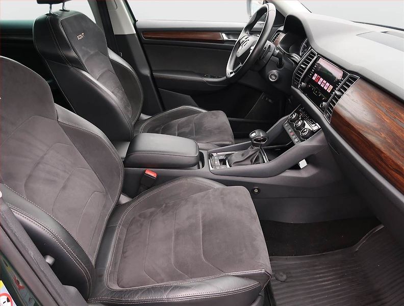 Toyota Yaris (2019) 1.5 Dual VVT-i, Serv.kniha - fotka 9 z 20