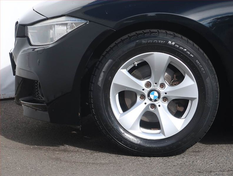 BMW Řada 3 (2014) Sport Line 320 i, Serv.kniha - fotka 14 z 17