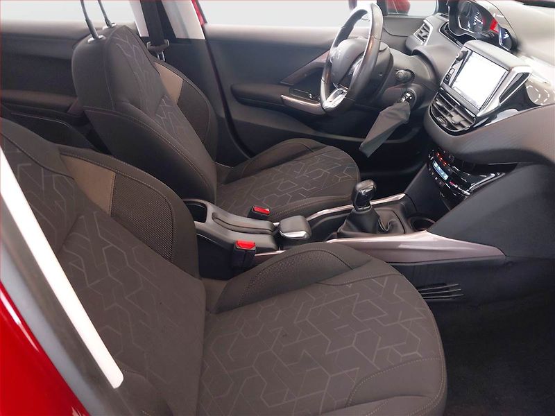 Peugeot 2008 (2016) Active 1.2 PureTech, ČR,1.maj - fotka 9 z 15