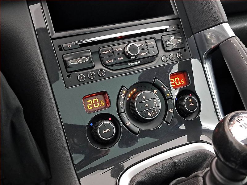 Peugeot 3008 (2014) 1.6 HDi, Navi, Tempomat - fotka 16 z 20