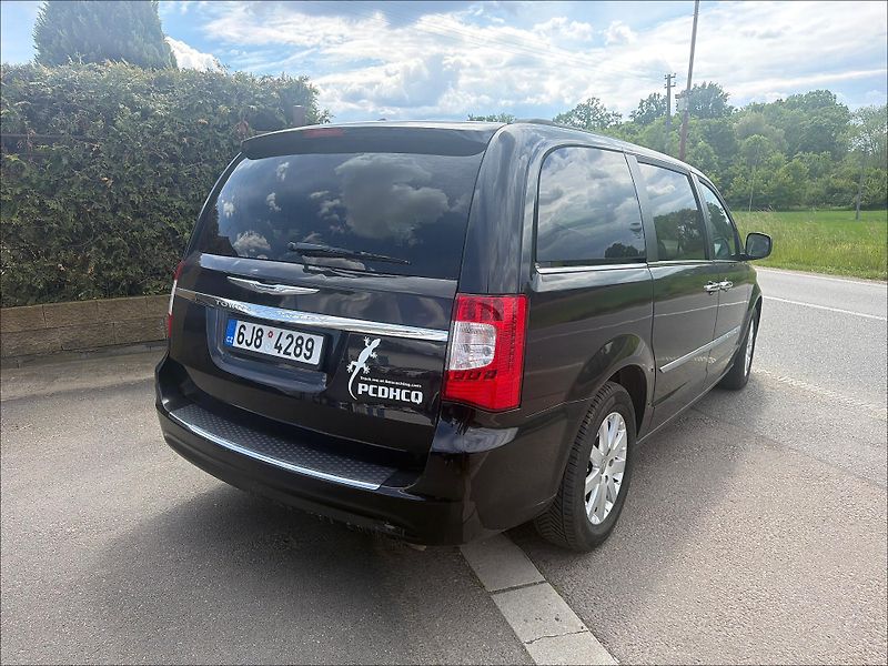 Chrysler Town & Country (2016) 3,6 Limited DVD 2016 - fotka 4 z 20