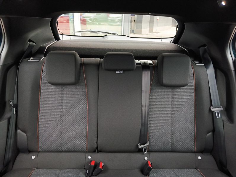 Peugeot 2008 (2026) BUSINESS Hybrid 110 e-DCS6 - fotka 17 z 18