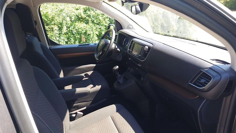 Toyota ProAce Verso (2023) L1 2.0D 106kW FAMILY WEBASTO - fotka 8 z 19