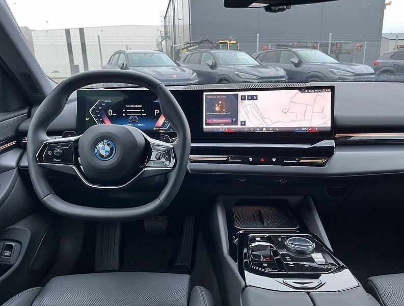 BMW Řada 5 530e xDrive Touring ada. temp. - fotka 18 z 19