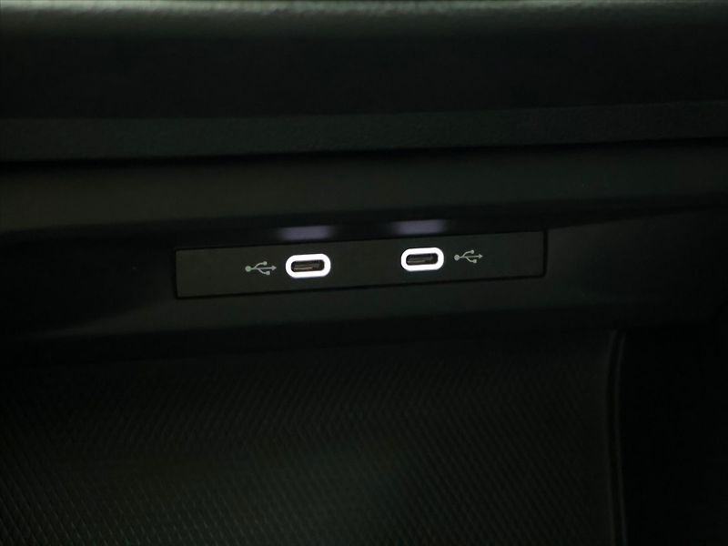 Volkswagen Golf 1,5 1.5 TSI 110 kW DSG Variant - fotka 24 z 35