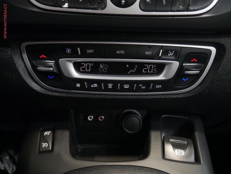 Renault Scénic (2010) 1.9dCi 7míst, autoAC, temp - fotka 17 z 21