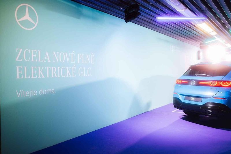 Mercedes-Benz letos odstartoval novou éru jako globální partner ženského tenisu (WTA). Své ambice v tomto sportu nyní potvrzuje i v České republice, kde v rámci ostravského turnaje představuje dvě klíčové novinky: novou generaci modelů GLB a GLC.