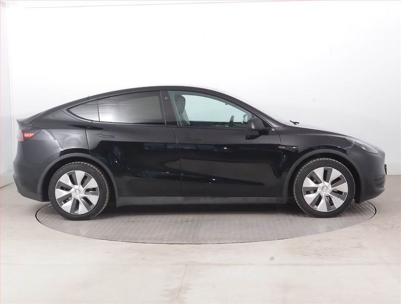 Tesla Model Y (2023) RWD LFP 60kWh, SoH 93% - fotka 6 z 23