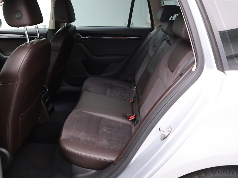 Škoda Octavia 2,0 TDI 135kW DSG 4x4 L&K - fotka 15 z 32