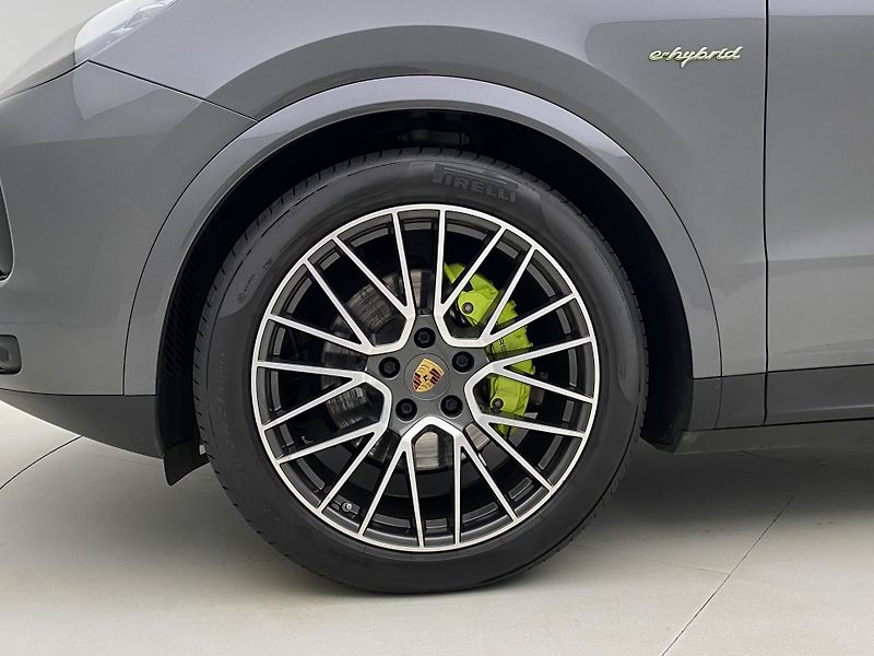Porsche Cayenne E-HYBRID 250kW AWD AUT CZ - fotka 40 z 111