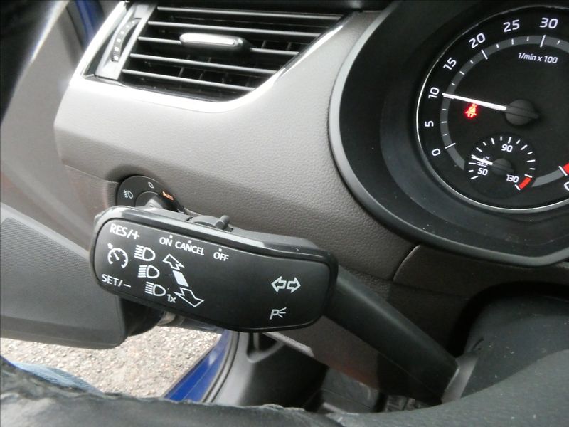 Škoda Octavia 2,0 TDi SCOUT,4x4,2x kola,DPH - fotka 31 z 37