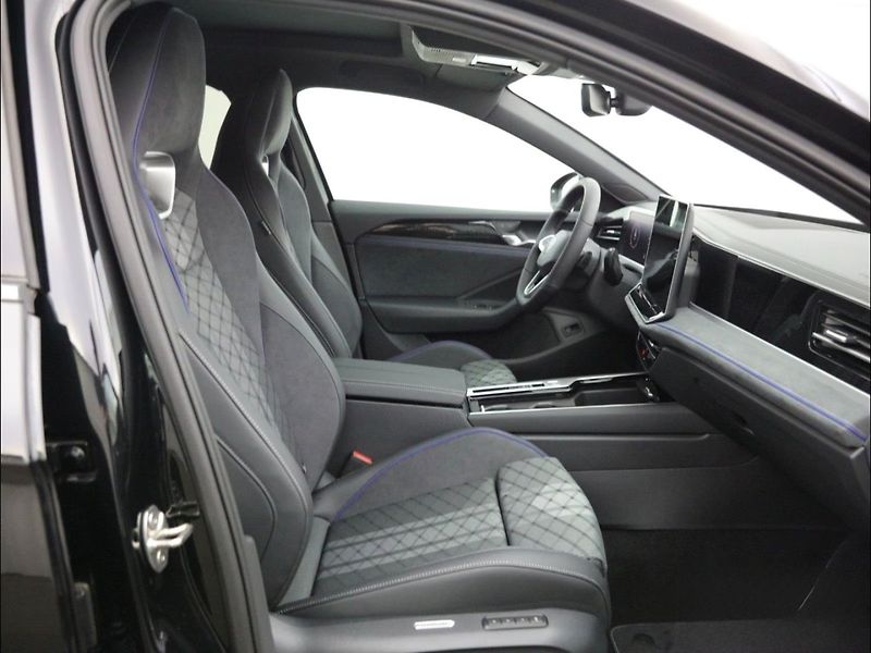 Volkswagen Passat (2026) 2,0 TSI 195 kW 4M R-Line - fotka 6 z 11