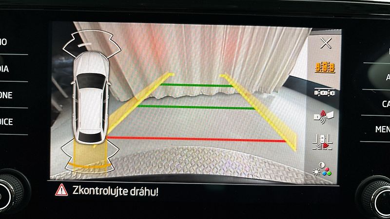 Škoda Superb 2.0 TDI DSG 4x4 Scout Combi - fotka 11 z 29