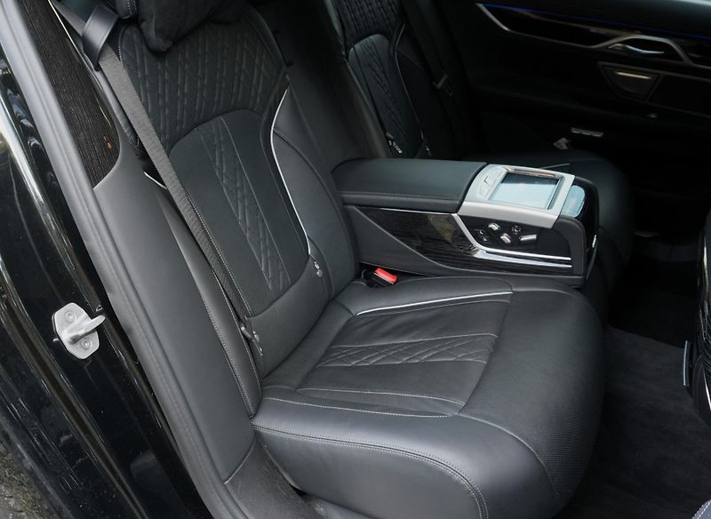 BMW Řada 7 740d xDrive, Laser, Ventilace - fotka 37 z 42