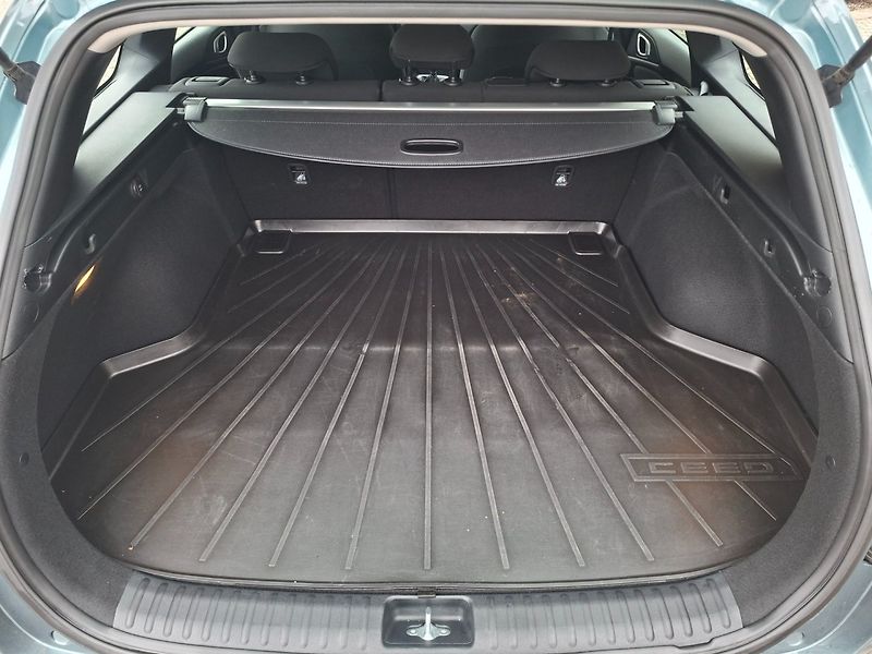 Kia Ceed (2023) SW 1.5T-GDI 118kW -1.MAJITEL - fotka 30 z 38