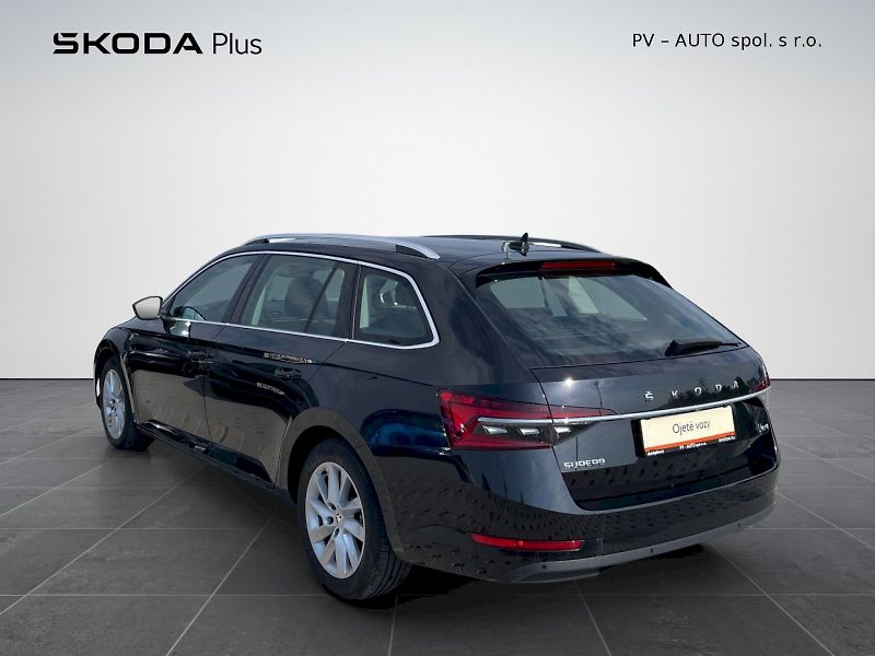 Škoda Superb (2021) 2.0 TDI 147 kW DSG 4x4 Style P - fotka 30 z 35