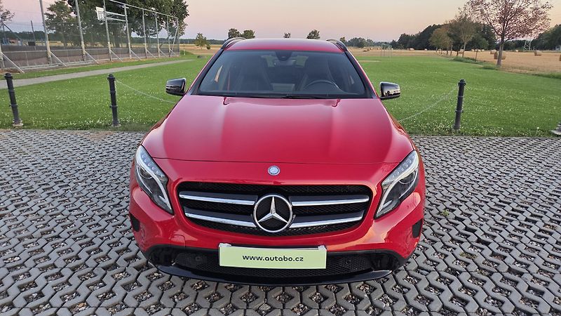 Mercedes-Benz GLA (2015)  220d 7G-DCT 4MATIC AMG Styl - fotka 2 z 31