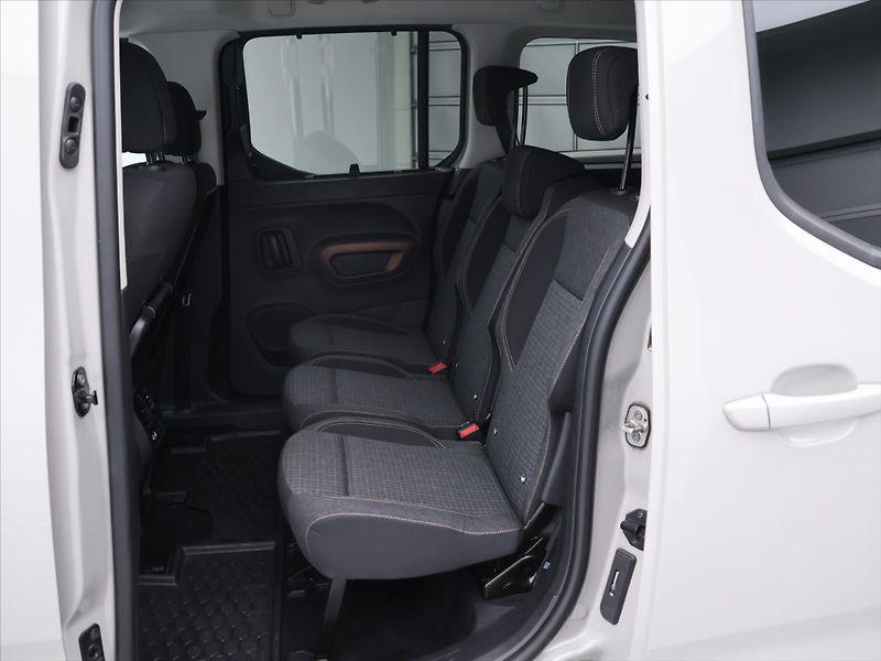 Peugeot Rifter 1,5 BlueHDI 96kW CZ 1.Maj GT - fotka 14 z 28