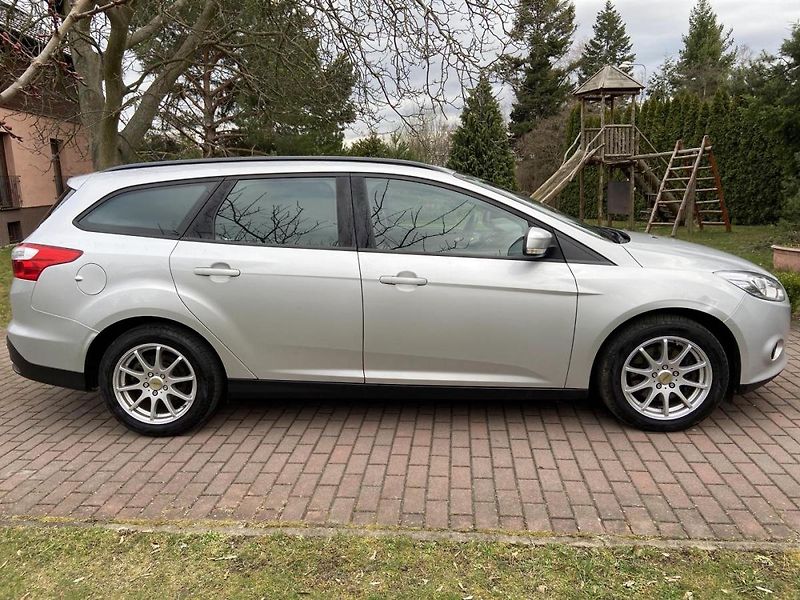 Ford Focus (2011) 1.6Tdci 85kw - fotka 8 z 29