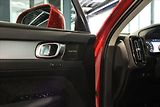 Volvo XC40 D4 AWD Momentum PilotAs/360°/P - náhled 12