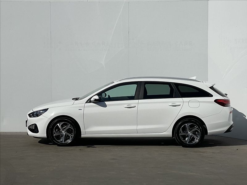 Hyundai i30 1,5 T-GDI Combi Comfort PDC - fotka 2 z 23