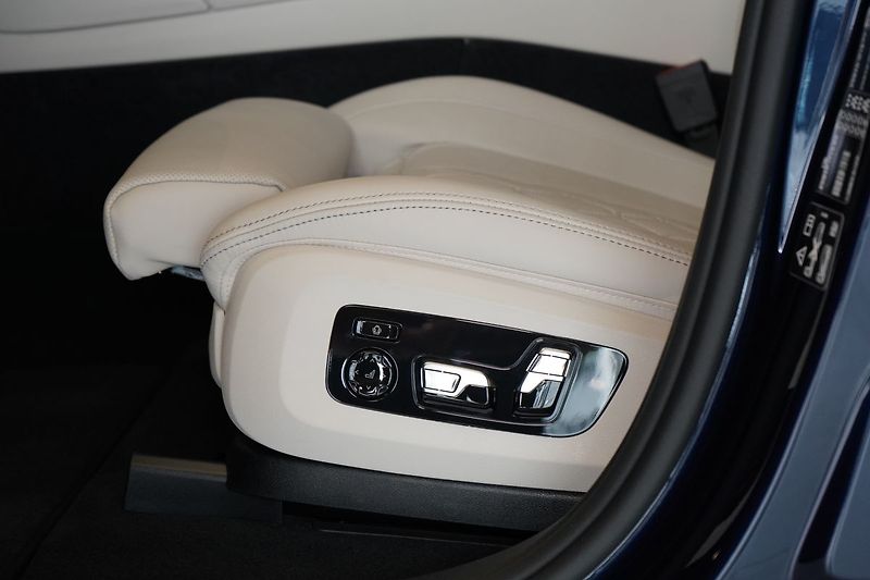 BMW X6 30d xDrive, Vzudch, Masáž - fotka 22 z 47