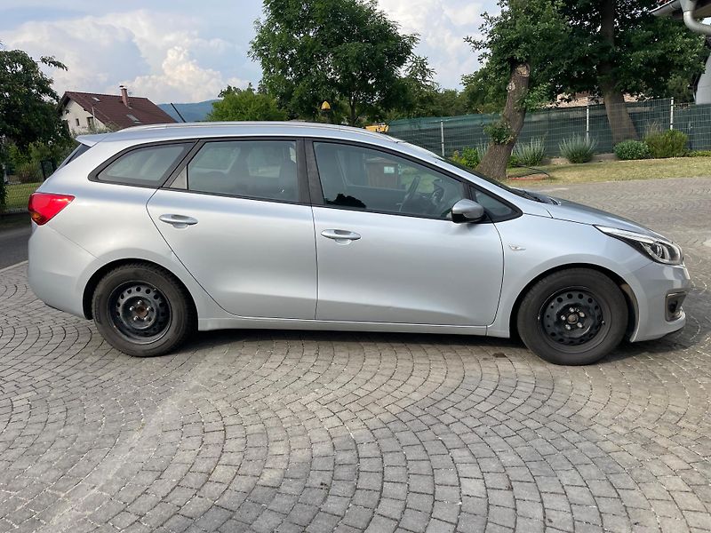 Kia Ceed 1,6 CRDi 100kW AUTOMAT - fotka 4 z 24