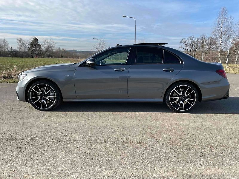 Mercedes-Benz Třídy E - fotka 2 z 12