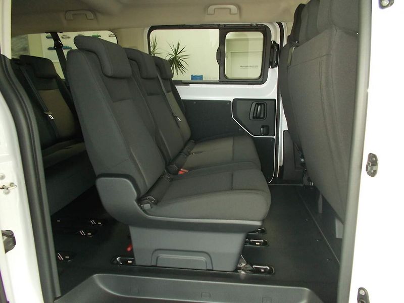Opel Vivaro (2026) L2 (L) Combi 2.2 CDTi (132kW/1 - fotka 17 z 30