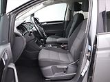 Volkswagen Touran 1,6 TDI DSG Panorama LED 1.Maj - náhled 11
