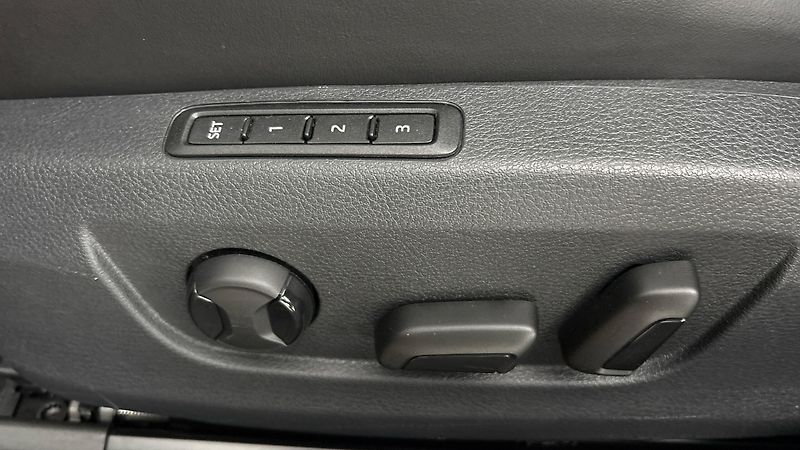 Škoda Superb 2.0 TDI DSG 4x4 L&K Combi - fotka 21 z 34