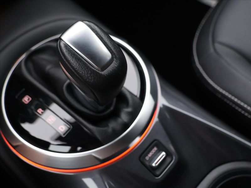 Nissan Juke 1,0 DIG-T Automat CZ Tekna DPH - fotka 28 z 37