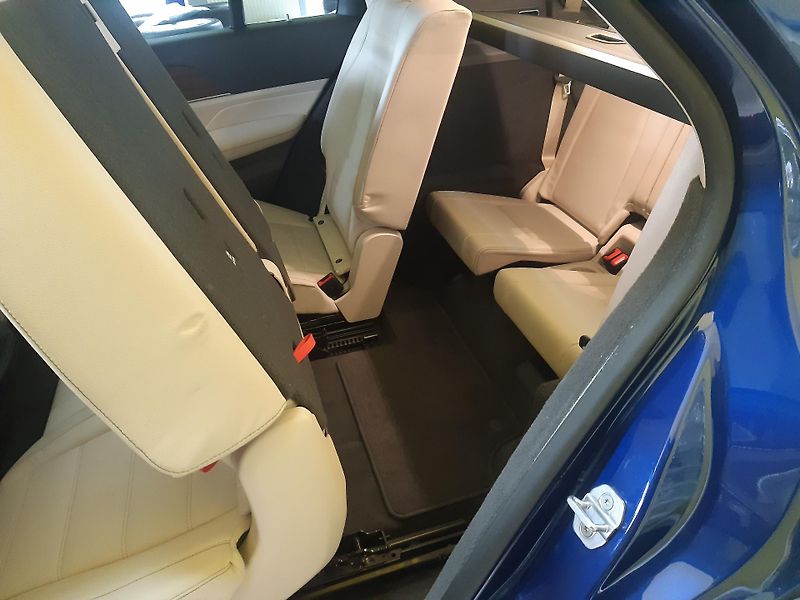Mercedes-Benz GLE 300d 4MATIC AMG PAKET - fotka 32 z 42