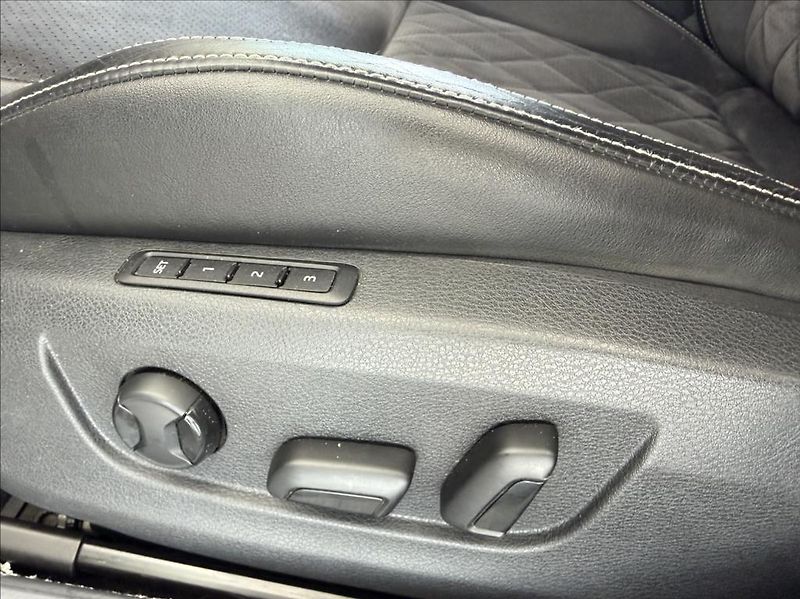 Škoda Superb 2,0 TDi, Sportline, Navi, DSG - fotka 15 z 36