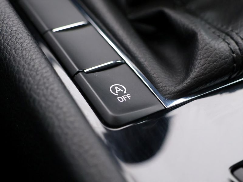 Škoda Superb 2.0 TDI 110kW Style Bi-Xenon - fotka 28 z 38