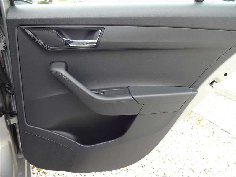 Škoda Fabia III 1.0TSI 70 kW STYLE - fotka 28 z 51
