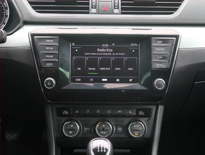 Škoda Superb (2015) Ambition 2.0 TDI, Serv.kniha - fotka 12 z 23