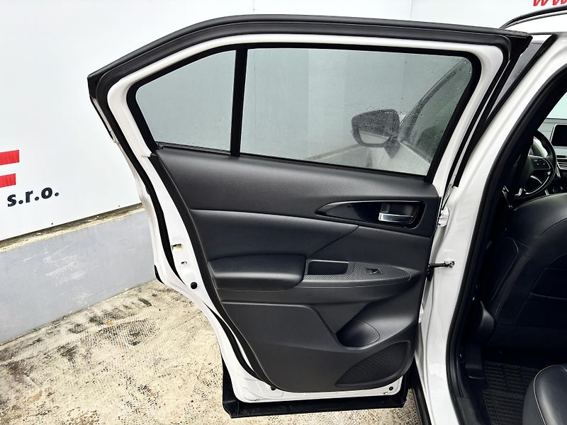 Mitsubishi Eclipse Cross (2018) 1.5T-MIVEC INTENSE  - fotka 16 z 36