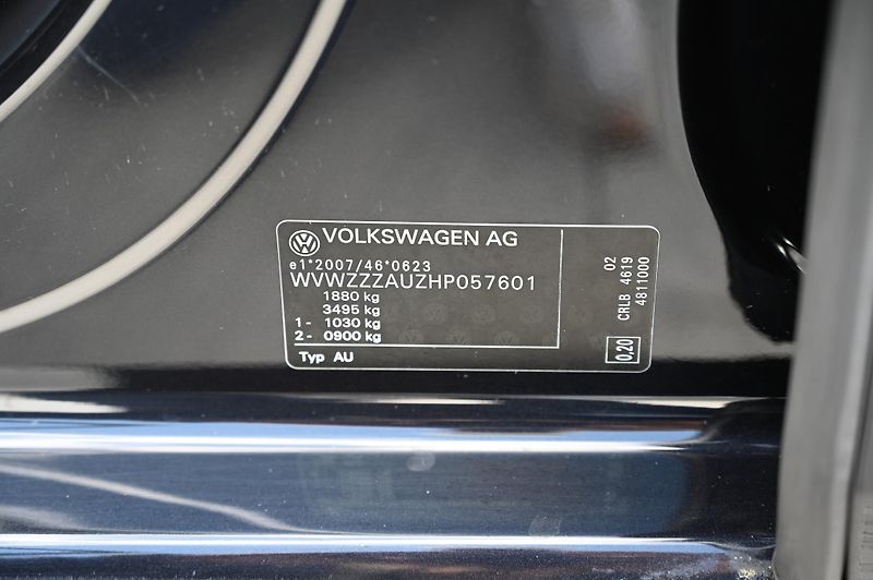Volkswagen Golf VII 2.0TDI 110KW Highline 2/17 - fotka 39 z 57