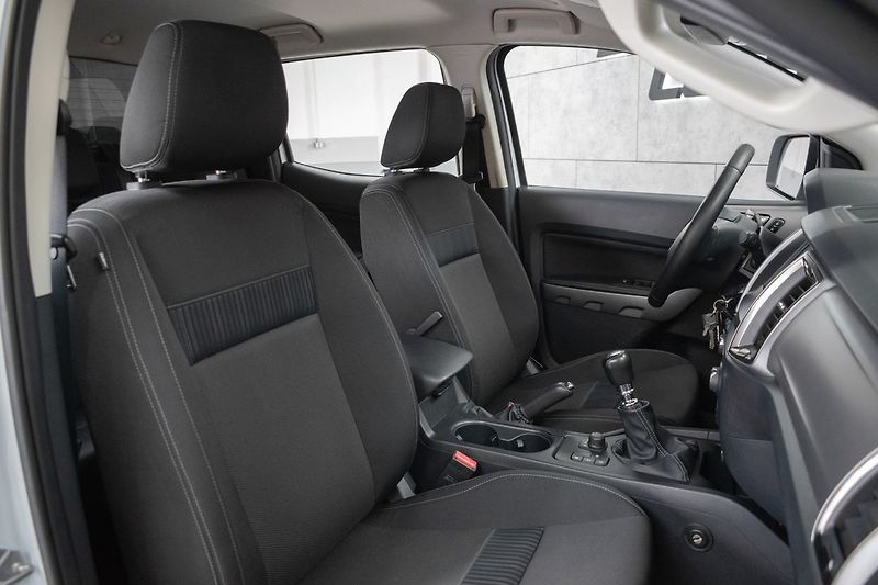 Ford Ranger 2.0 XLT*Naviják*4x4*TAŽNÉ*ČR 1 - fotka 11 z 45
