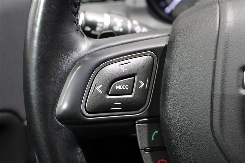 Land Rover Range Rover Evoque 2,0 SE Td4 132 kW Panorama - fotka 17 z 34