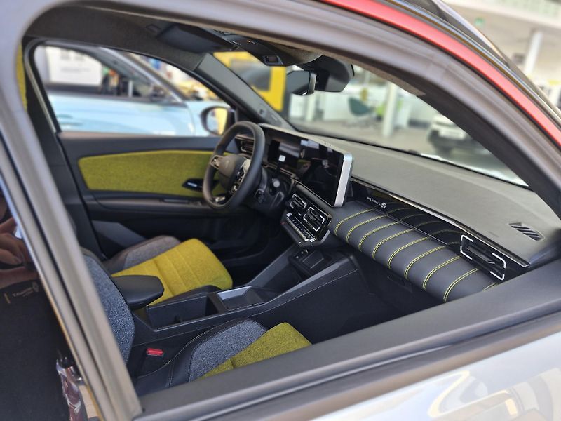 Renault 5 E-TECH (2026) iconic cinq 150k comfort range - fotka 4 z 16