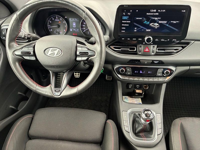 Hyundai i30 (2024) N LINE 1.5T-GDI 118kW CZ DPH - fotka 10 z 11