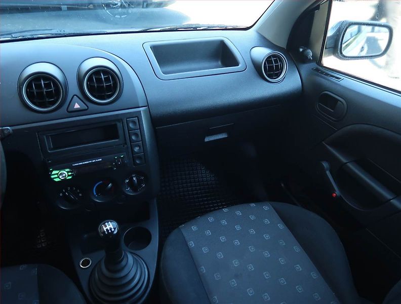 Ford Fiesta (2005) 1.3 i, nová STK, levný provoz - fotka 8 z 13