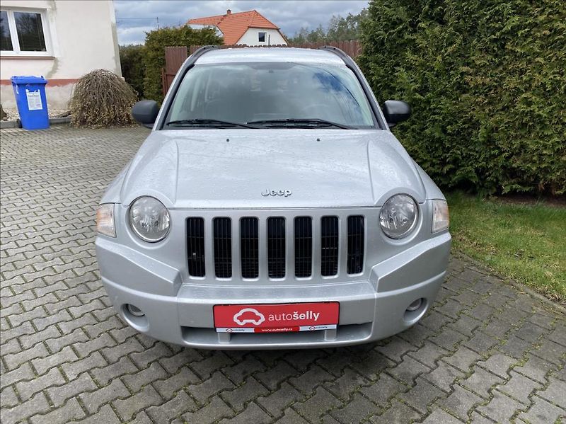 Jeep Compass 2,0 CRD  LIMITED - fotka 8 z 32