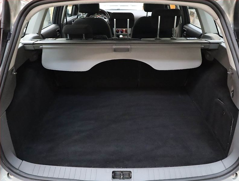 Ford Focus (2010) 1.6 16V, po STK, Tažné - fotka 14 z 15