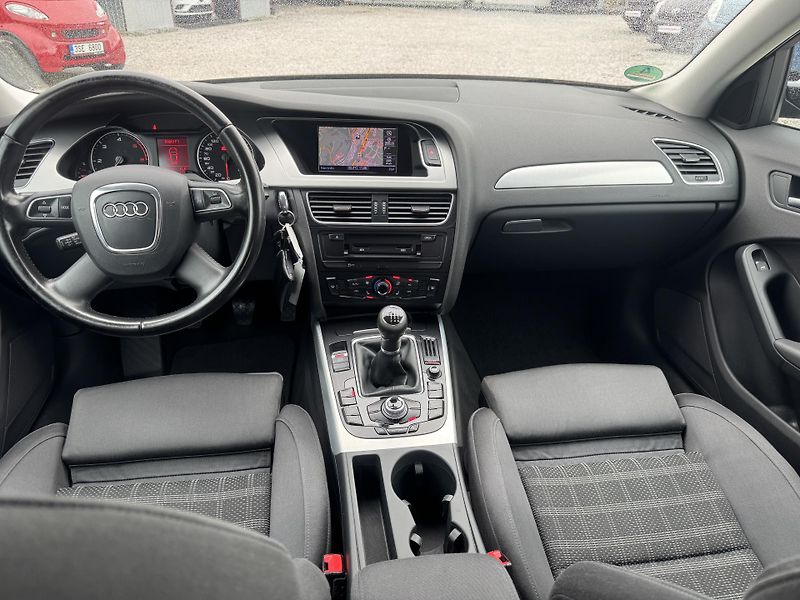 Audi A4 Avant 2.0TDi,rezervace - fotka 25 z 54