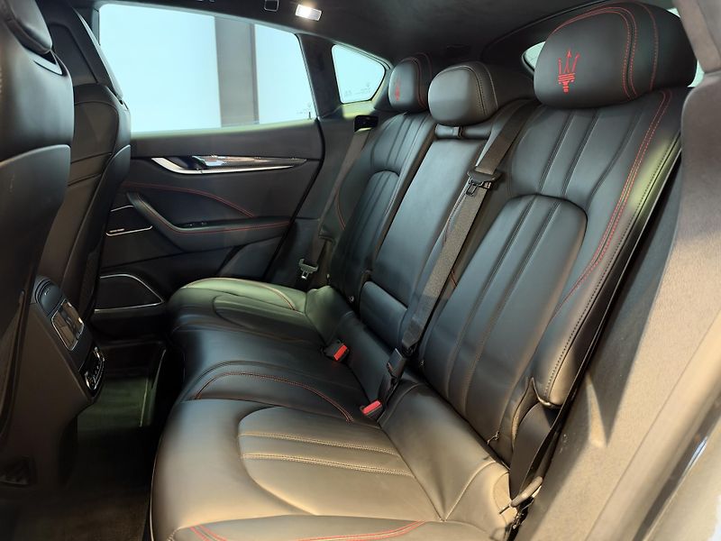 Maserati Levante (2018) S Q4 430HP - fotka 17 z 17